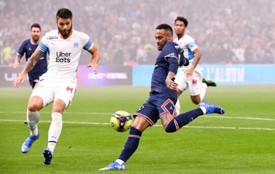 Vì sao fan chọn đọc tin tức bóng đá Ngoại hạng Anh tại Mitom TV trong thời đại quá tải thông tin 